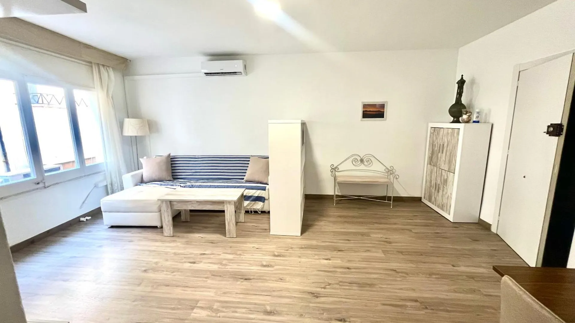 Piso Reformado A 80 M De La Playa Apartment Roses